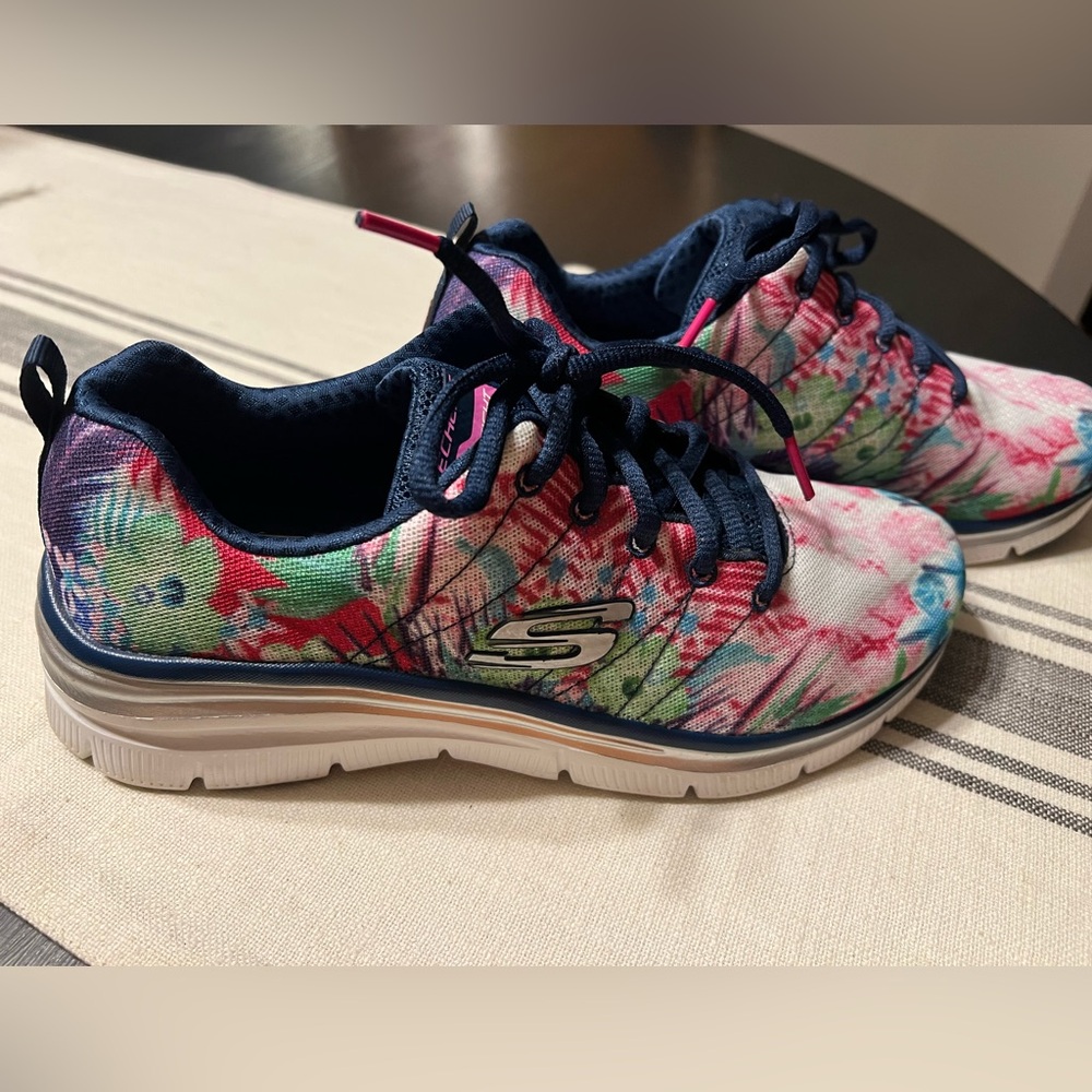 Women’s Skechers memory foam shoes, tropical floral, blue laces, size 9